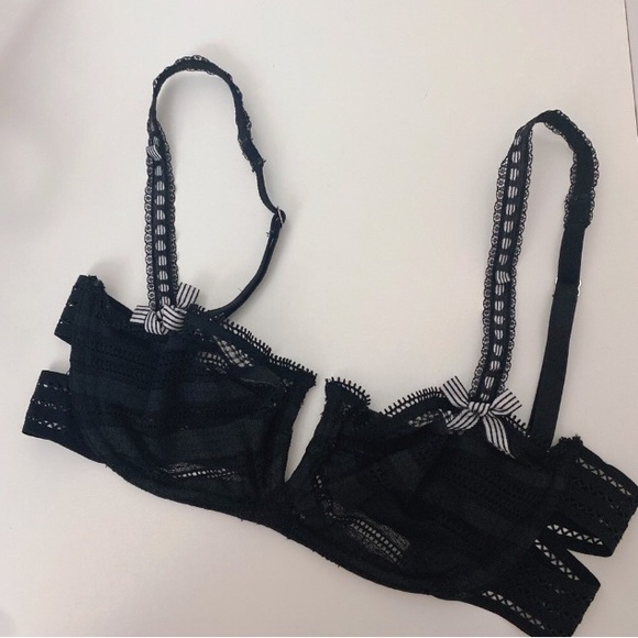 Victoria Secret Bra 32C - Picture 5 of 5